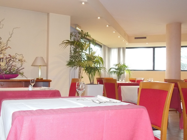 Imagen del bar/restaurante del Hotel Belstay Milano Linate. Foto 7