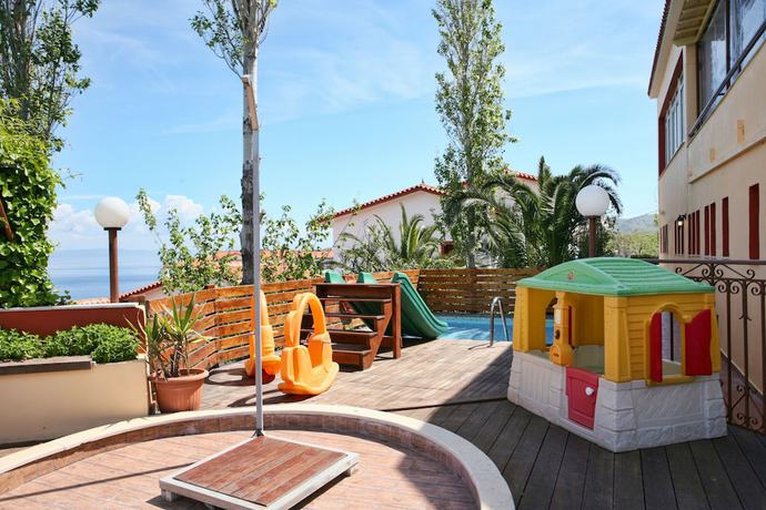 Imagen de la piscina del Hotel Belvedere Aeolis, Mythimna. Foto 19