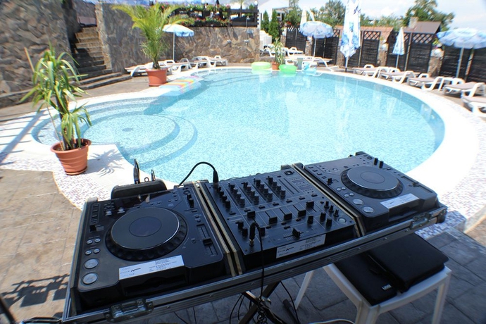 Imagen de la piscina del Hotel Belvedere Brasov. Foto 14