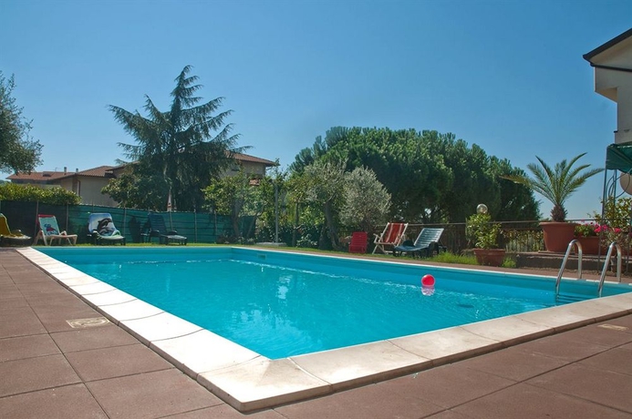 Imagen de la piscina del Hotel Belvedere, Lago Tras&iacute;meno. Foto 9