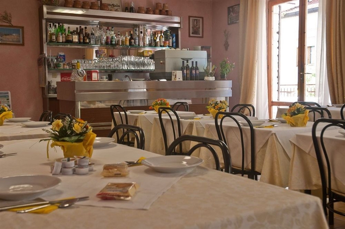 Imagen del bar/restaurante del Hotel Belvedere, Lago Tras&iacute;meno. Foto 4