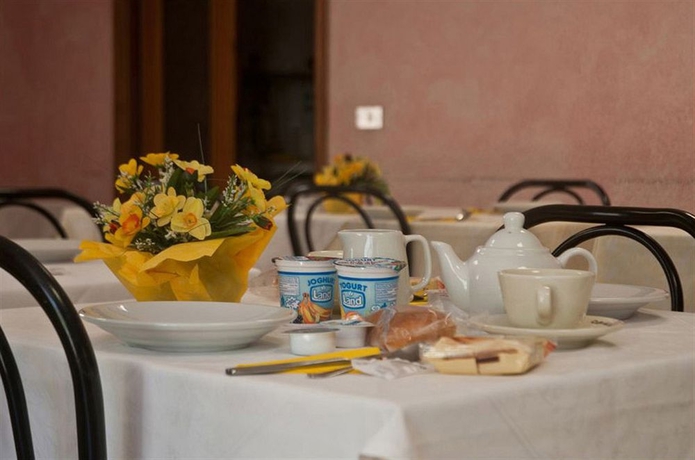 Imagen del bar/restaurante del Hotel Belvedere, Lago Tras&iacute;meno. Foto 5