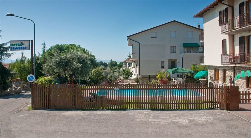 Imagen de los exteriores del Hotel Belvedere, Lago Tras&iacute;meno. Foto 8
