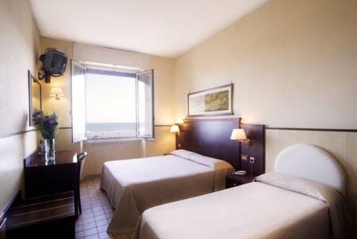 Imagen de la habitación del Hotel Belvedere, Lido di Ostia. Foto 15