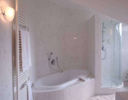 Imagen de la habitación del Hotel Belvedere, San Genesio. Foto 14