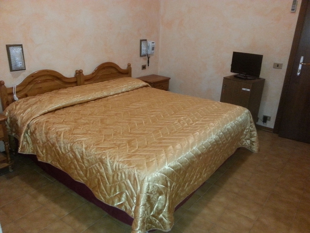 Imagen de la habitación del Hotel Belvedere, San Zeno di Montagna. Foto 8
