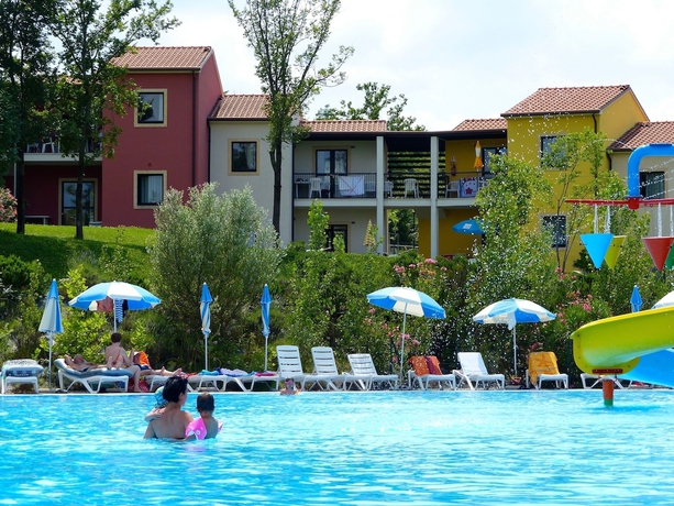 Imagen de la piscina del Hotel Belvedere Village, Castelnuovo del Garda. Foto 17