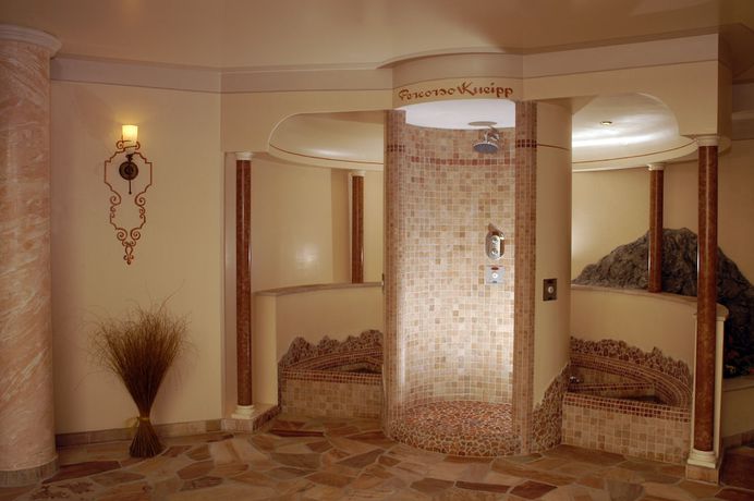 Imagen de la piscina del Hotel Belvedere and Paradise Club Center. Foto 16