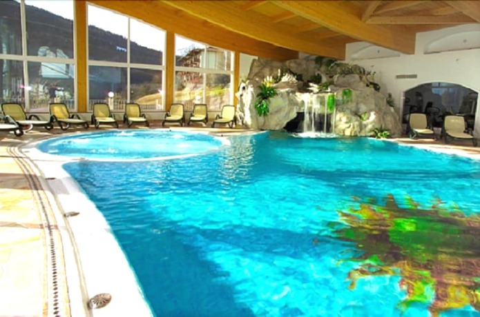 Imagen de la piscina del Hotel Belvedere and Paradise Club Center. Foto 18