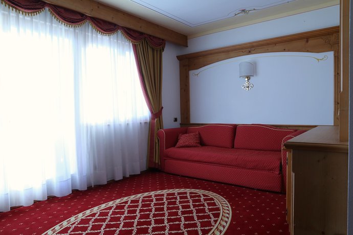 Imagen de la habitación del Hotel Belvedere and Paradise Club Center. Foto 11