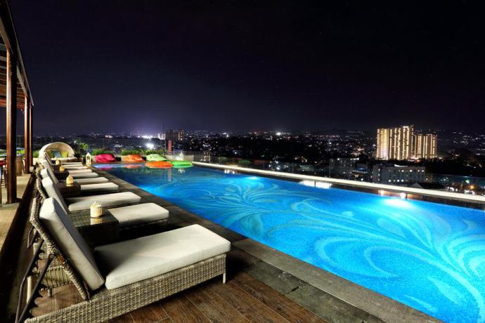 Imagen de la piscina del Hotel Belviu Bandung. Foto 17