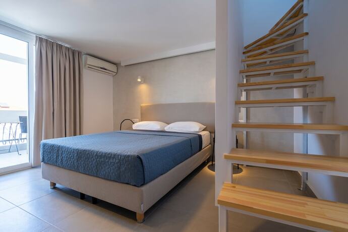 Imagen de la habitación del Hotel Bemyguest Comfort Zefyros. Foto 12