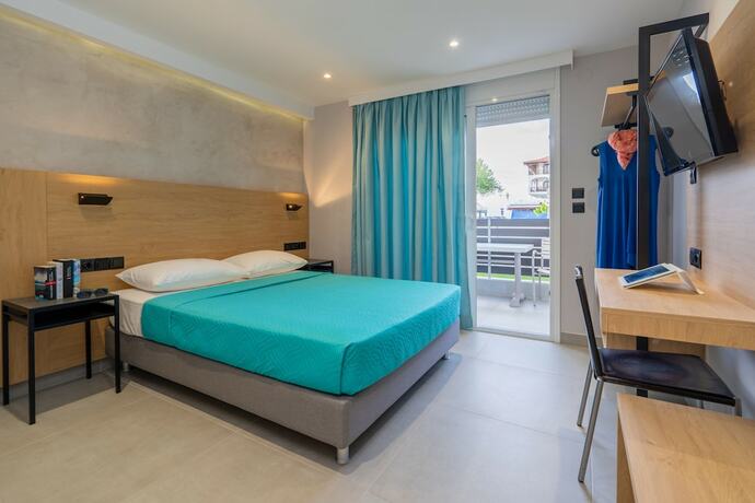 Imagen de la habitación del Hotel Bemyguest Comfort Zefyros. Foto 13