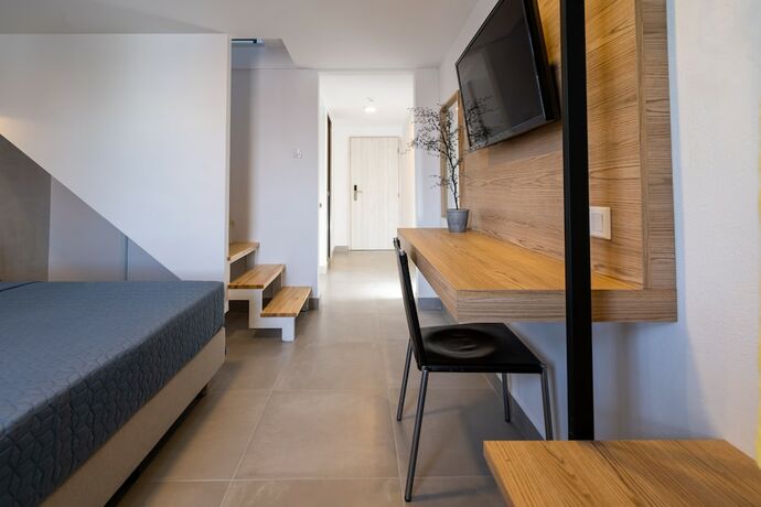 Imagen de la habitación del Hotel Bemyguest Comfort Zefyros. Foto 15