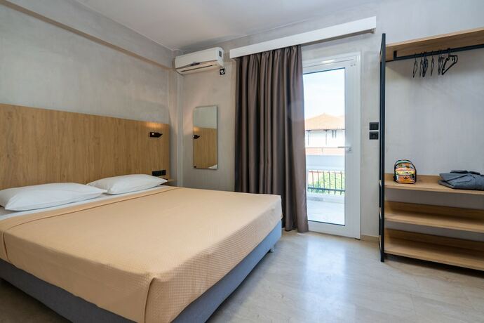 Imagen de la habitación del Hotel Bemyguest Comfort Zefyros. Foto 16