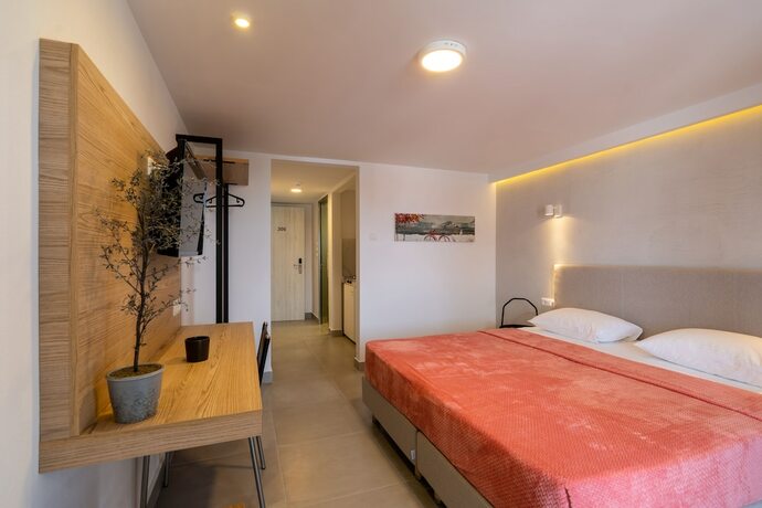 Imagen de la habitación del Hotel Bemyguest Comfort Zefyros. Foto 17
