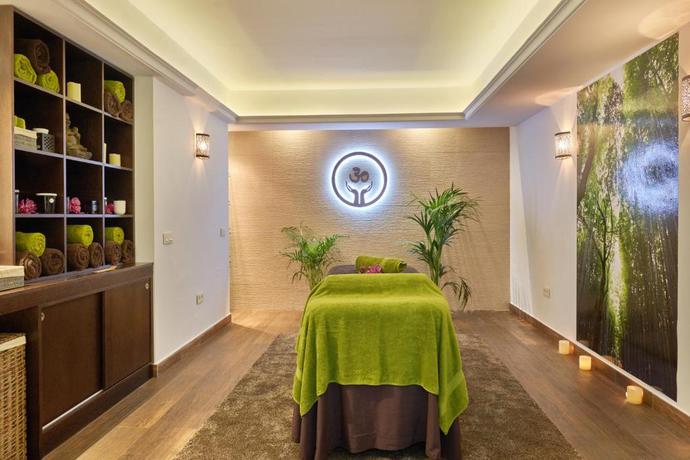 Imagen de los interiores del Hotel Benabola Hotel y Suites. Foto 23