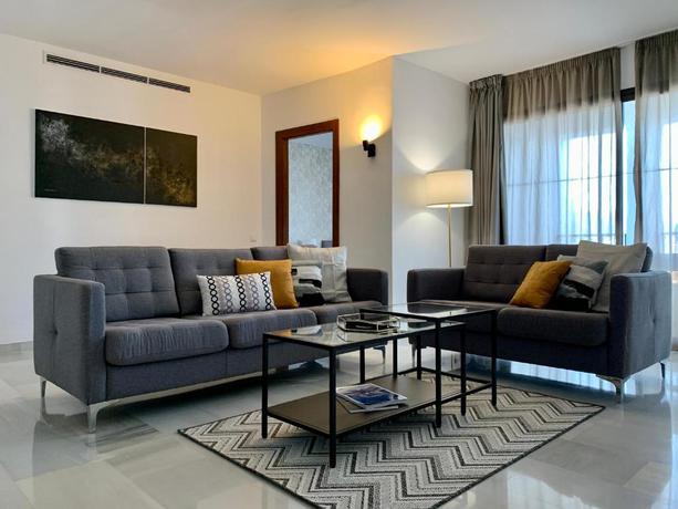 Imagen de la habitación del Hotel Benabola Hotel y Suites. Foto 11
