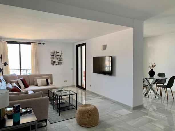 Imagen de la habitación del Hotel Benabola Hotel y Suites. Foto 13