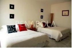Imagen de la habitación del Hotel Benabola Hotel y Suites. Foto 4