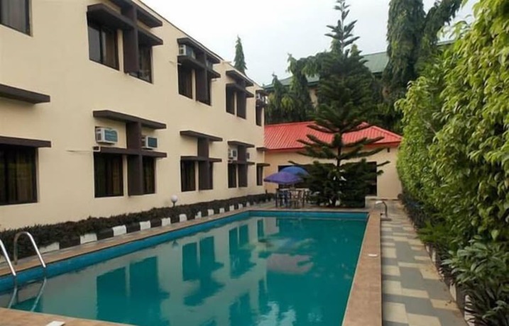 Imagen de la piscina del Hotel Benac Suites. Foto 12