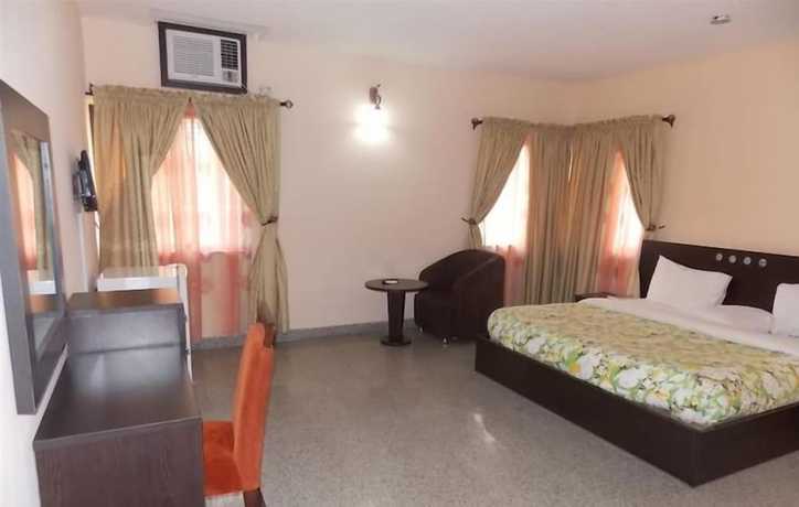 Imagen de la habitación del Hotel Benac Suites. Foto 8