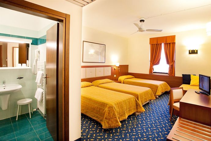 Imagen de la habitación del Hotel Benaco. Foto 2