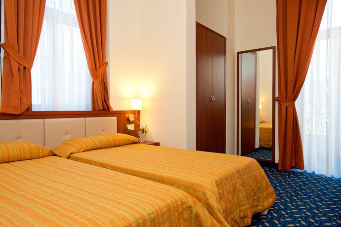 Imagen de la habitación del Hotel Benaco. Foto 3