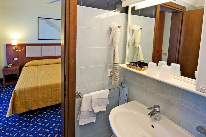 Imagen de la habitación del Hotel Benaco. Foto 4