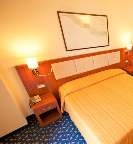 Imagen de la habitación del Hotel Benaco. Foto 6