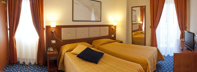 Imagen de la habitación del Hotel Benaco. Foto 13