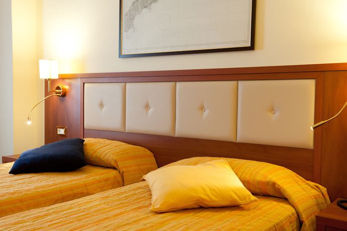 Imagen de la habitación del Hotel Benaco. Foto 16