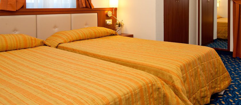 Imagen de la habitación del Hotel Benaco. Foto 17