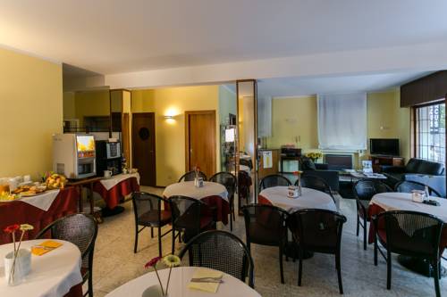 Imagen de la habitación del Hotel Benacus, Bardolino. Foto 3