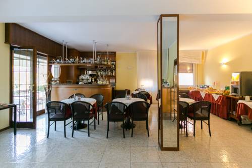 Imagen de la habitación del Hotel Benacus, Bardolino. Foto 4