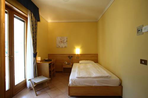 Imagen de la habitación del Hotel Benacus Malcesine. Foto 4