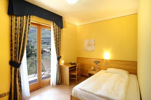 Imagen de la habitación del Hotel Benacus Malcesine. Foto 11