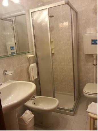 Imagen de la habitación del Hotel Benacus Malcesine. Foto 14