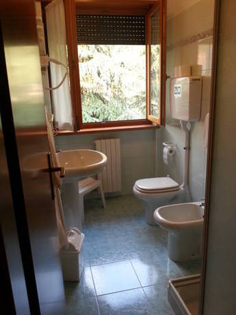 Imagen de la habitación del Hotel Benacus Malcesine. Foto 15