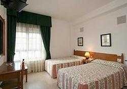 Imagen de la habitación del Hotel Benalua. Foto 2