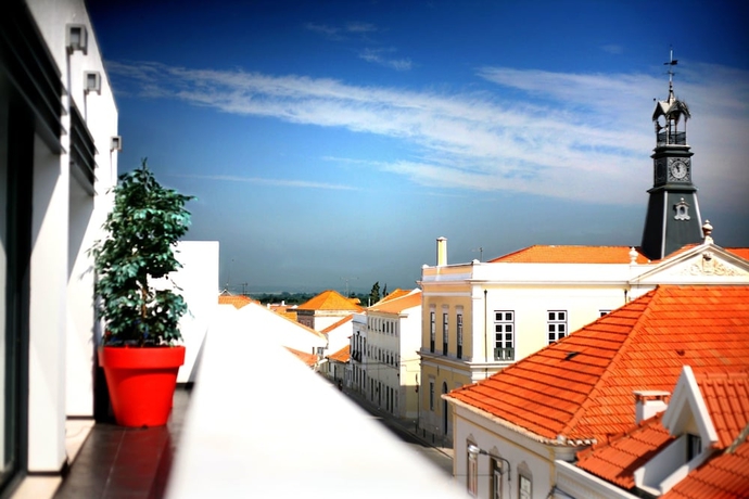 Imagen de los exteriores del Hotel Benavente Vila. Foto 16