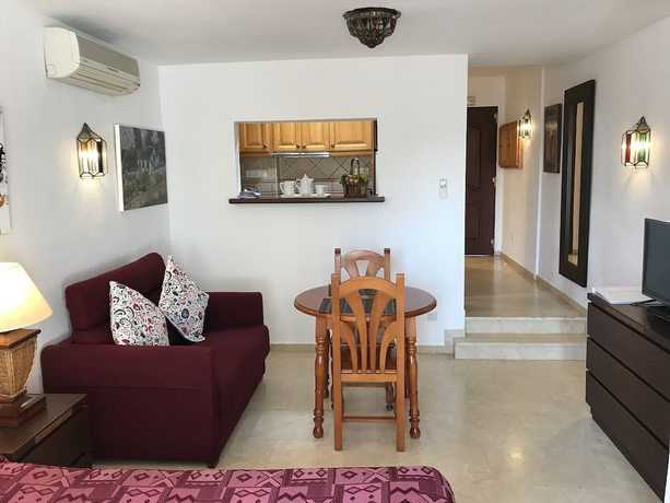 Imagen de la habitación del Hotel Benavista Estepona. Foto 12