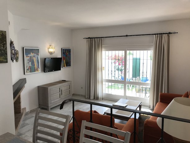 Imagen de la habitación del Hotel Benavista Estepona. Foto 13