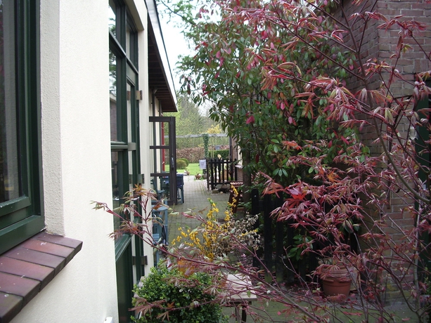 Imagen de los exteriores del Hotel Benboverijssel. Foto 6