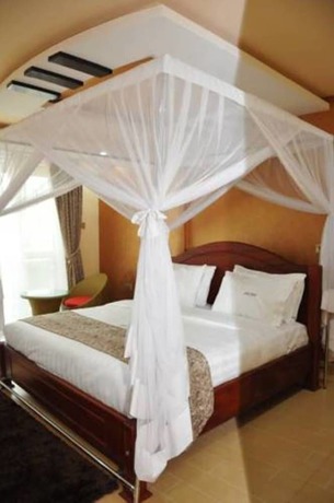 Imagen de la habitación del Hotel Benco. Foto 7