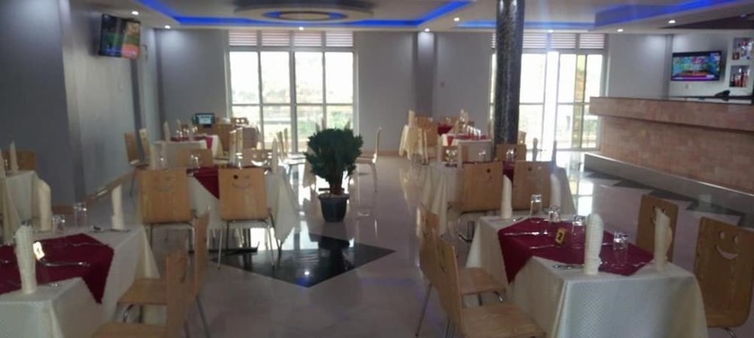 Imagen del bar/restaurante del Hotel Benco. Foto 2