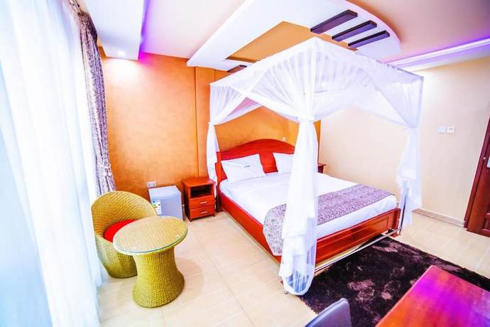 Imagen de la habitación del Hotel Benco. Foto 11