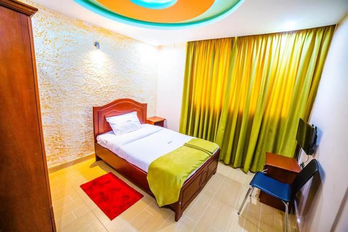 Imagen de la habitación del Hotel Benco. Foto 12