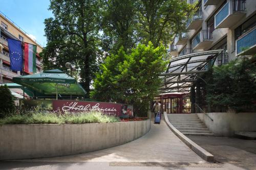 Imagen general del Hotel Benczur. Foto 1