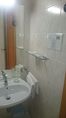 Imagen de la habitación del Hotel Benda. Foto 16